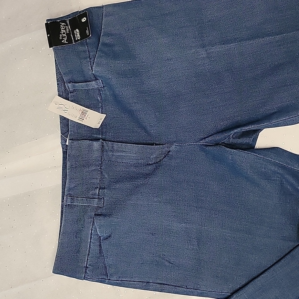 Slim leg crop pant